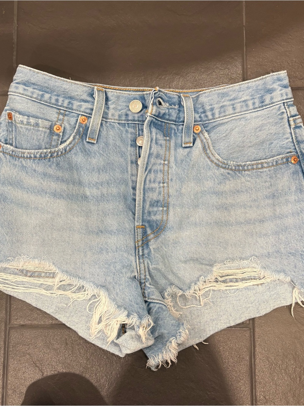 Levi’s 501 shorts size 26
